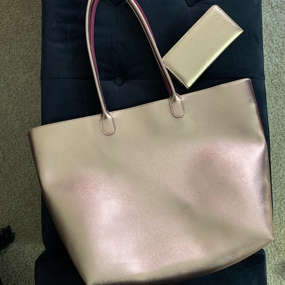 🌟 SOLD 🌟 Rose gold tote and wallet